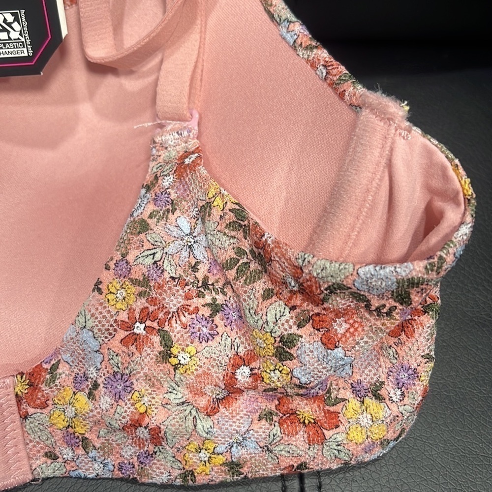 Bras - Picture 8 of 10